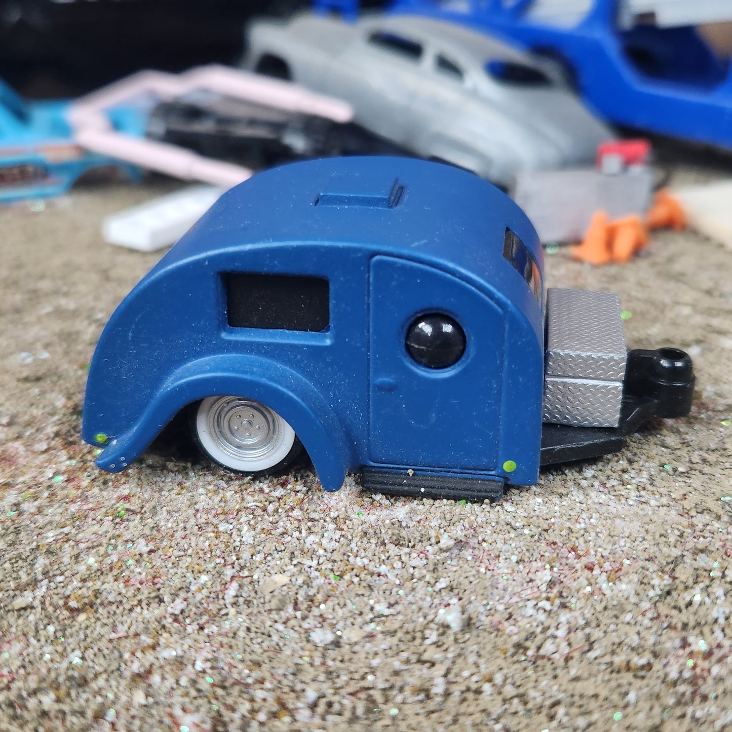1:64 Maisto Teardrop Camper Trailer