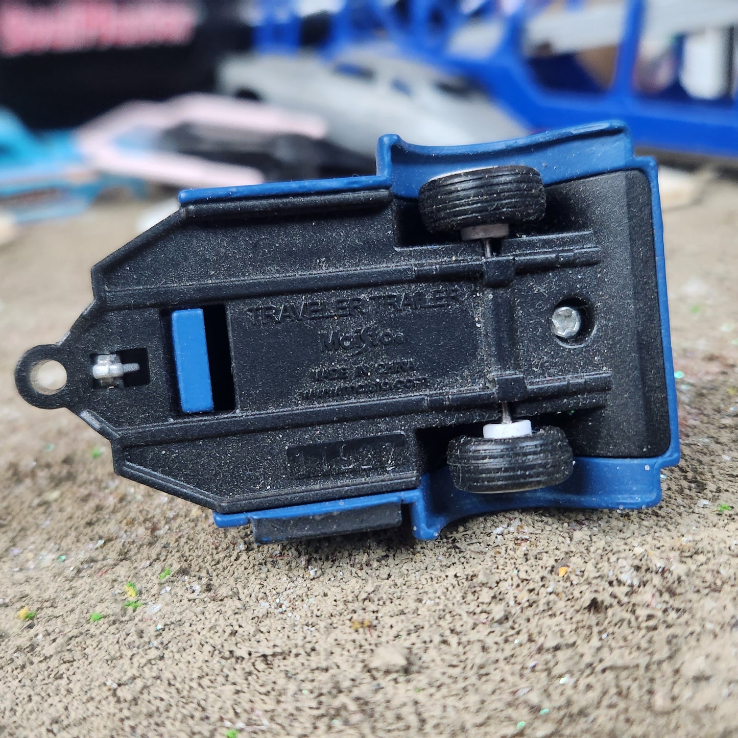 1:64 Maisto Teardrop Camper Trailer