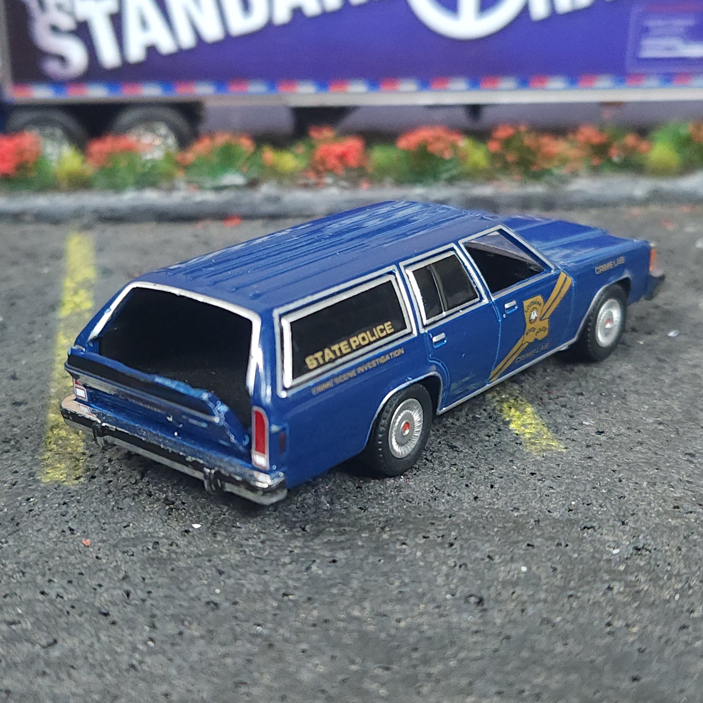 1:64 Scale Greenlight Louisiana State Police Crime Lab 1987 Ford LTD Crown Victoria Wagon