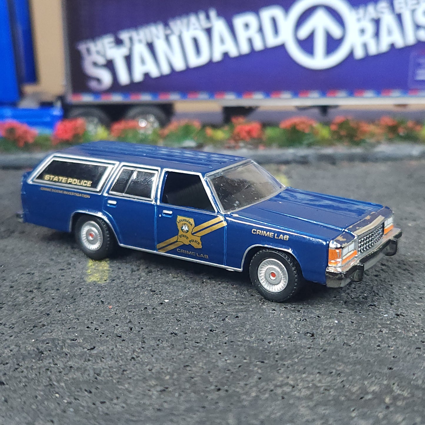1:64 Scale Greenlight Louisiana State Police Crime Lab 1987 Ford LTD Crown Victoria Wagon