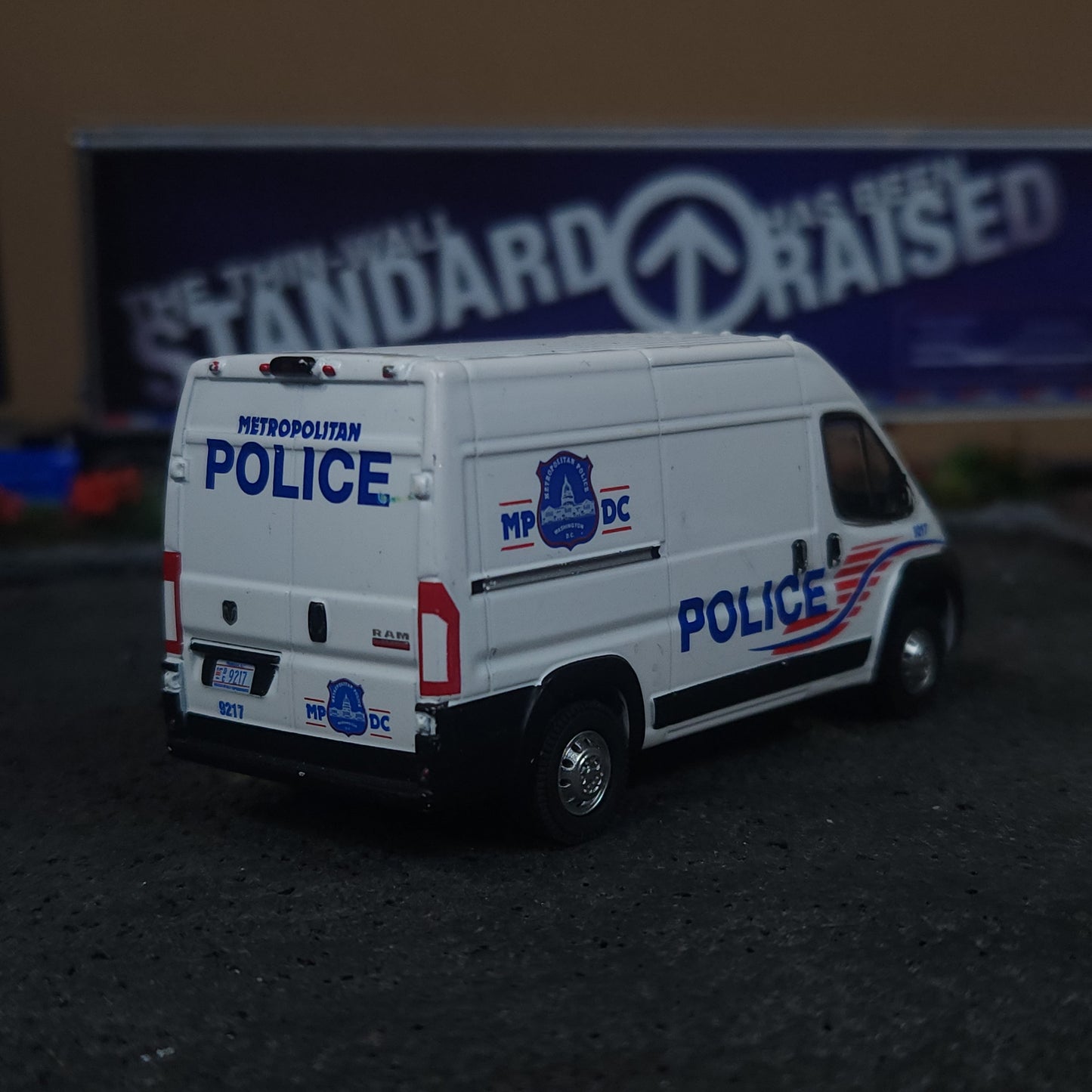 1:64 Scale Greenlight MPDC Metropolitan Police Ford Transit Van