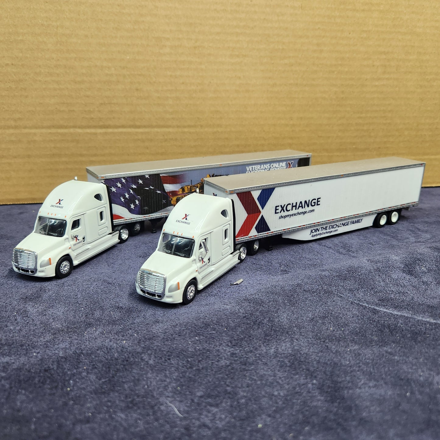 Pair of 2 Tonkin Replicas 1:87 Scale Freightliner Cabs Exchange Trailers