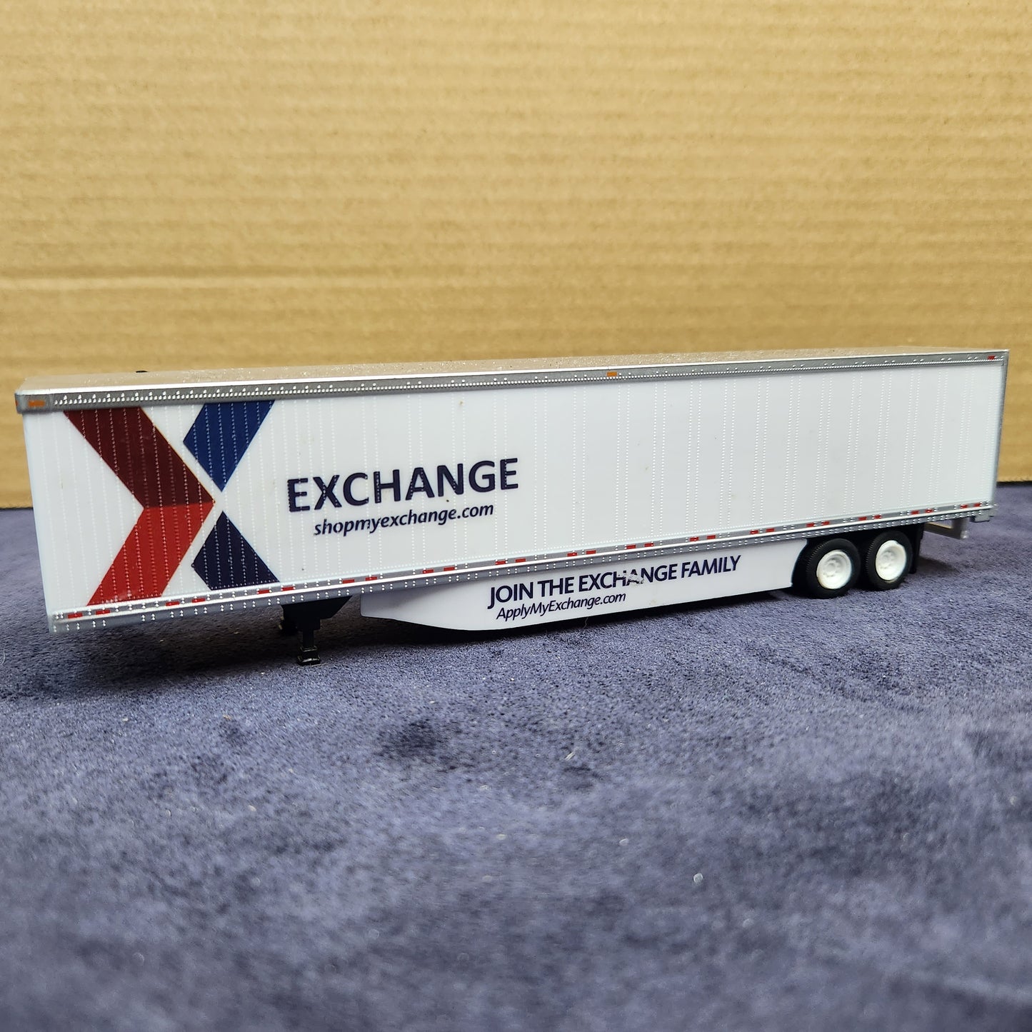 Pair of 2 Tonkin Replicas 1:87 Scale Freightliner Cabs Exchange Trailers