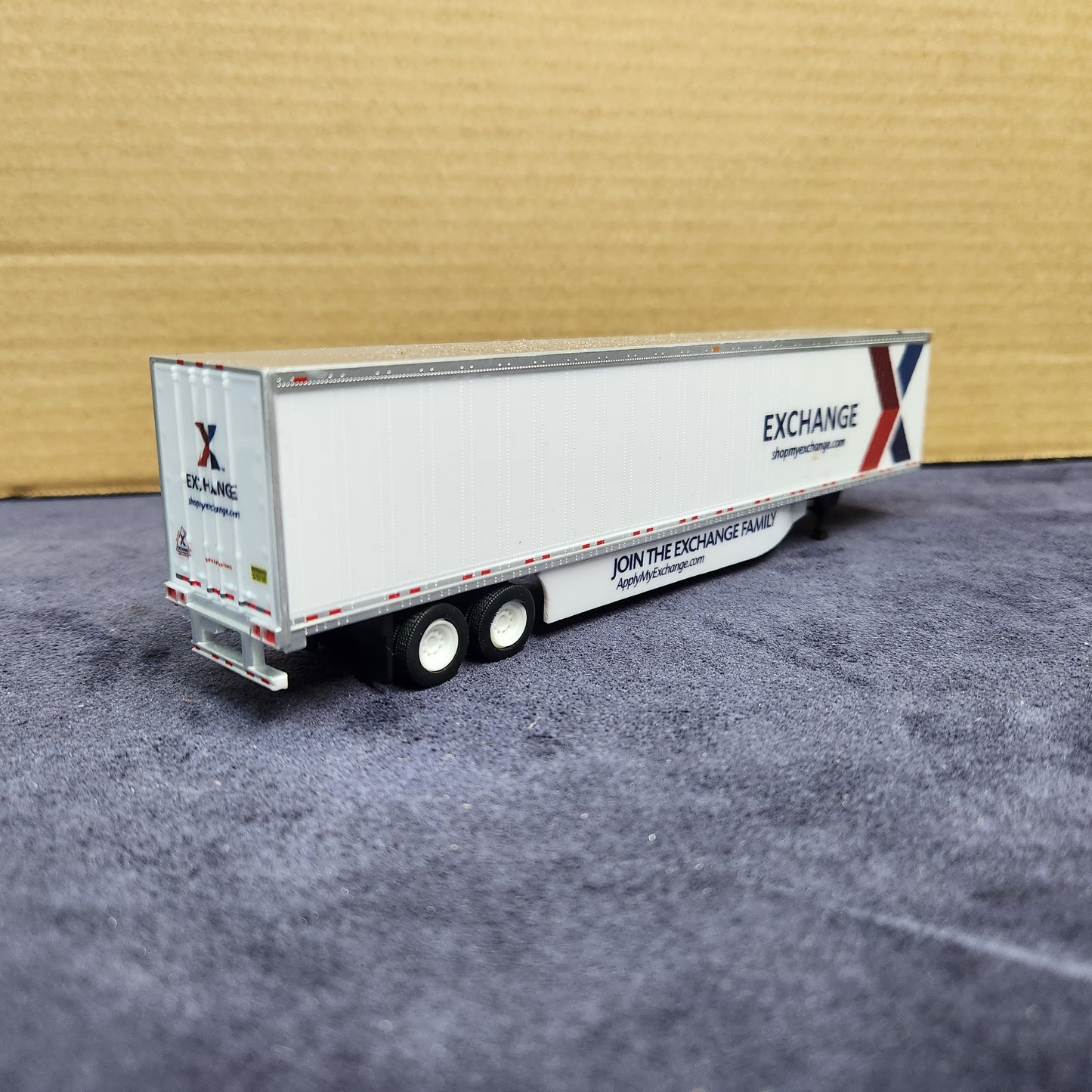 Pair of 2 Tonkin Replicas 1:87 Scale Freightliner Cabs Exchange Trailers