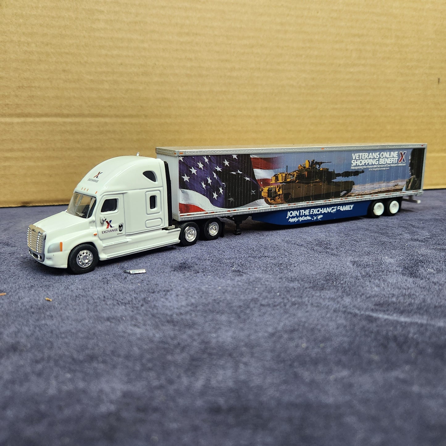 Pair of 2 Tonkin Replicas 1:87 Scale Freightliner Cabs Exchange Trailers