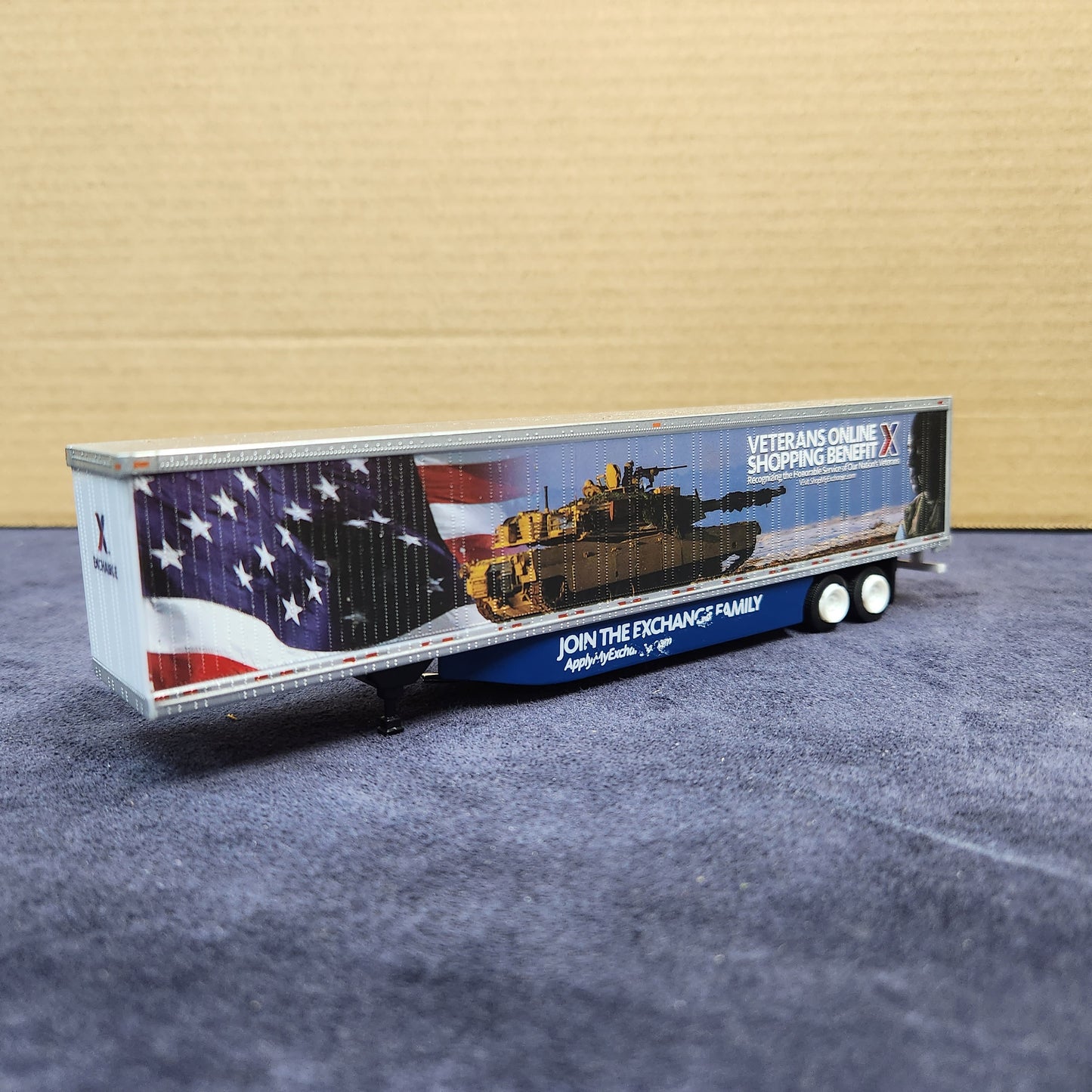 Pair of 2 Tonkin Replicas 1:87 Scale Freightliner Cabs Exchange Trailers