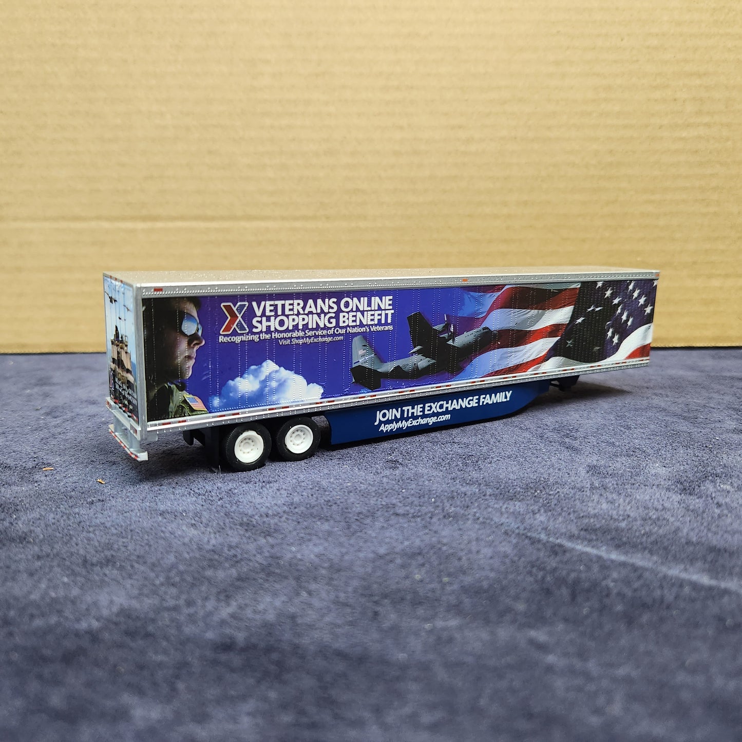 Pair of 2 Tonkin Replicas 1:87 Scale Freightliner Cabs Exchange Trailers