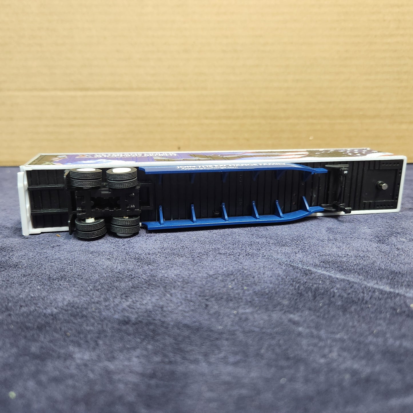 Pair of 2 Tonkin Replicas 1:87 Scale Freightliner Cabs Exchange Trailers