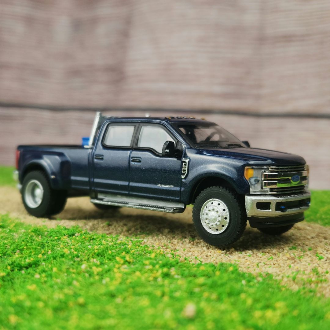Custom 1:64 Greenlight Ford F350 Dually Work Truck w/ 22.5" Semi Wheels