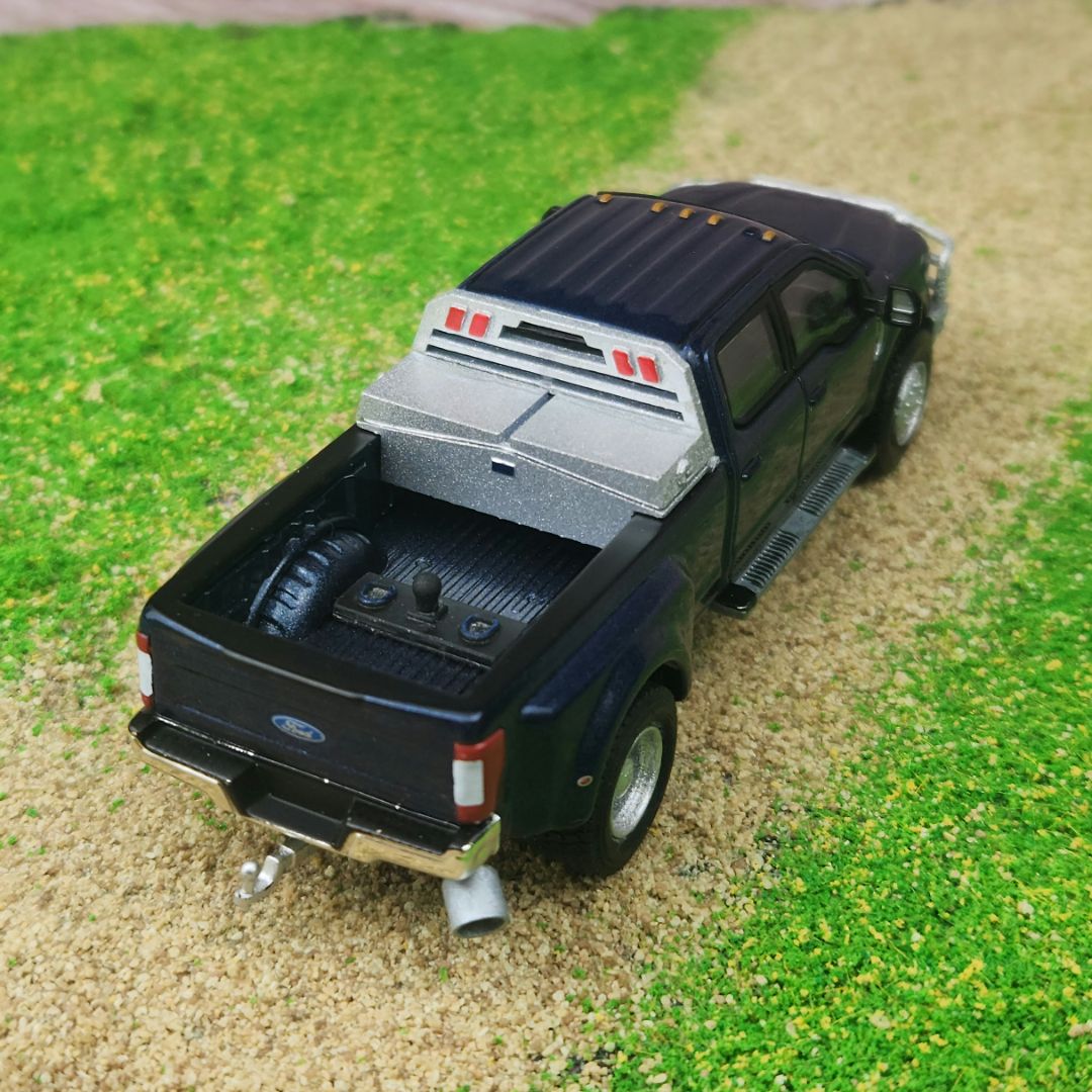 Custom 1:64 Greenlight Ford F350 Super Single Conversion Work Truck 22.5" Wheels