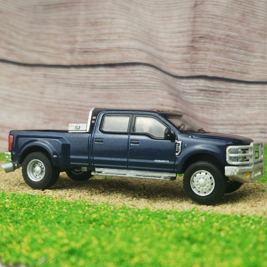 Custom 1:64 Greenlight Ford F350 Super Single Conversion Work Truck 22.5" Wheels