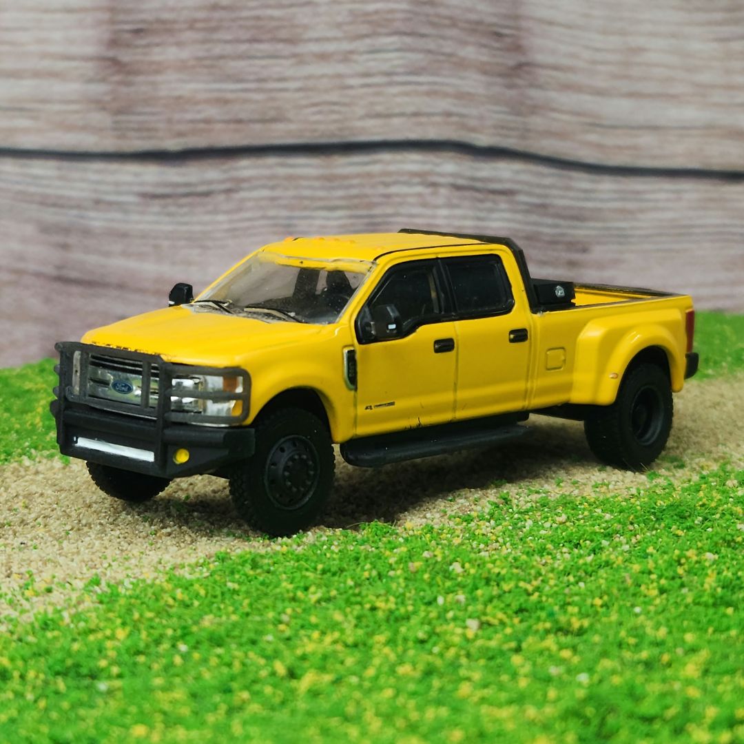 Custom 1:64 Greenlight Ford F350 Super Single Conversion Work Truck 22.5" Wheels