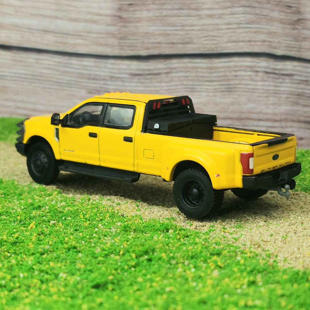 Custom 1:64 Greenlight Ford F350 Super Single Conversion Work Truck 22.5" Wheels