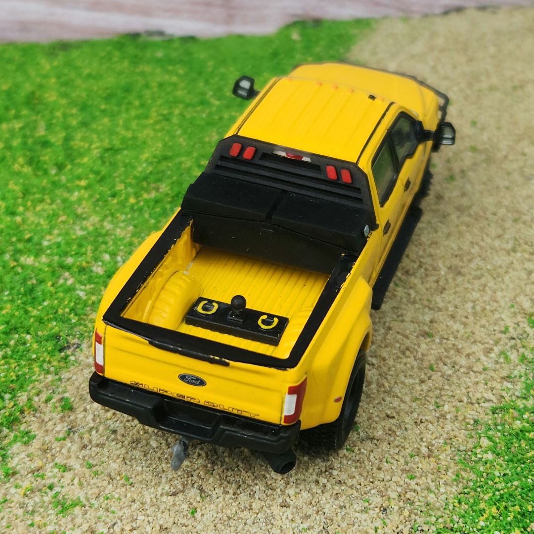 Custom 1:64 Greenlight Ford F350 Super Single Conversion Work Truck 22.5" Wheels