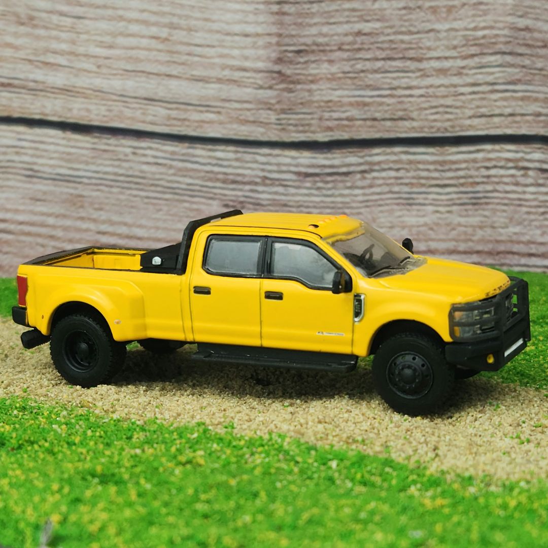 Custom 1:64 Greenlight Ford F350 Super Single Conversion Work Truck 22.5" Wheels