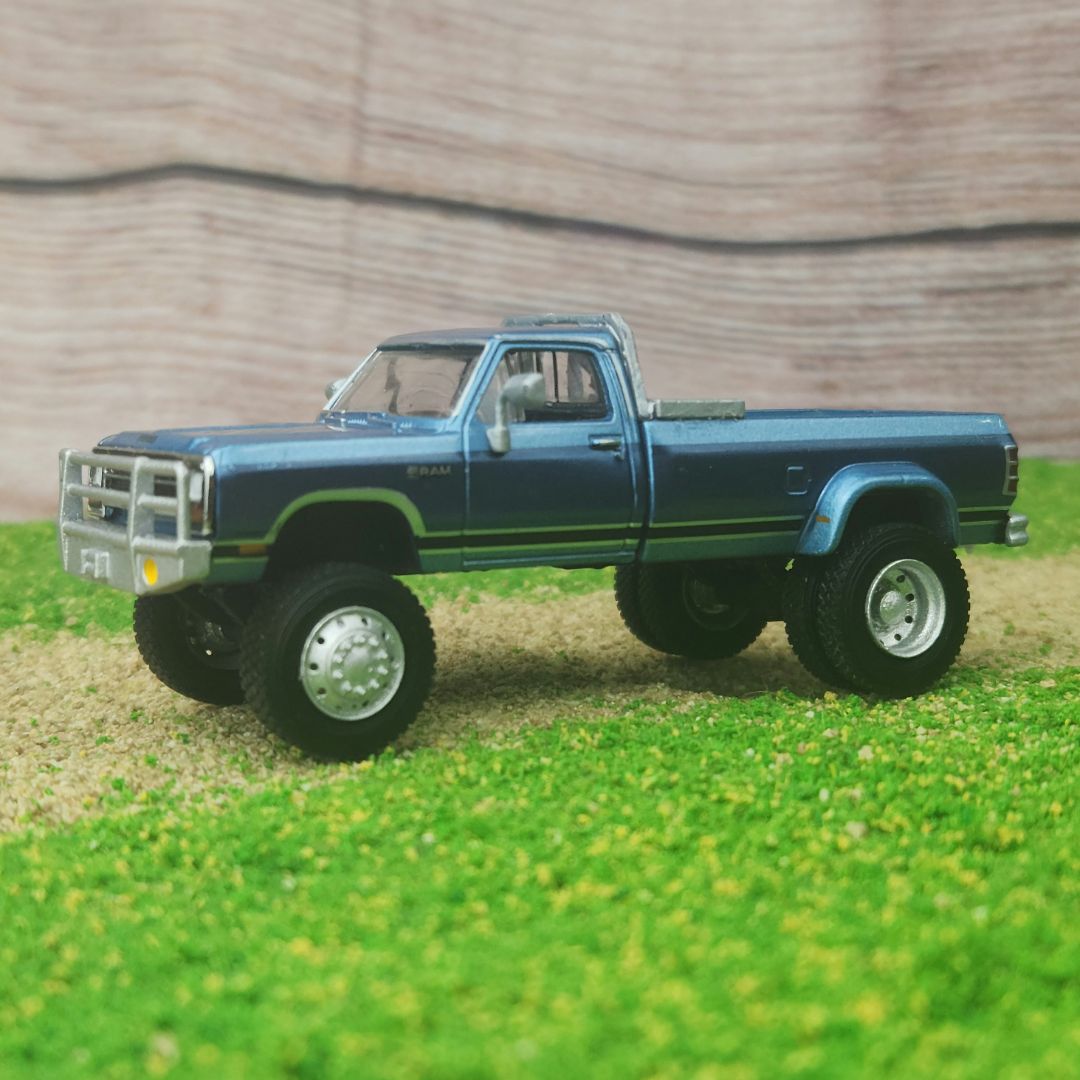 1:64 Scale Custom Lifted Dodge Ram D350 Dually on 22.5 Semi Wheels A/T Tires