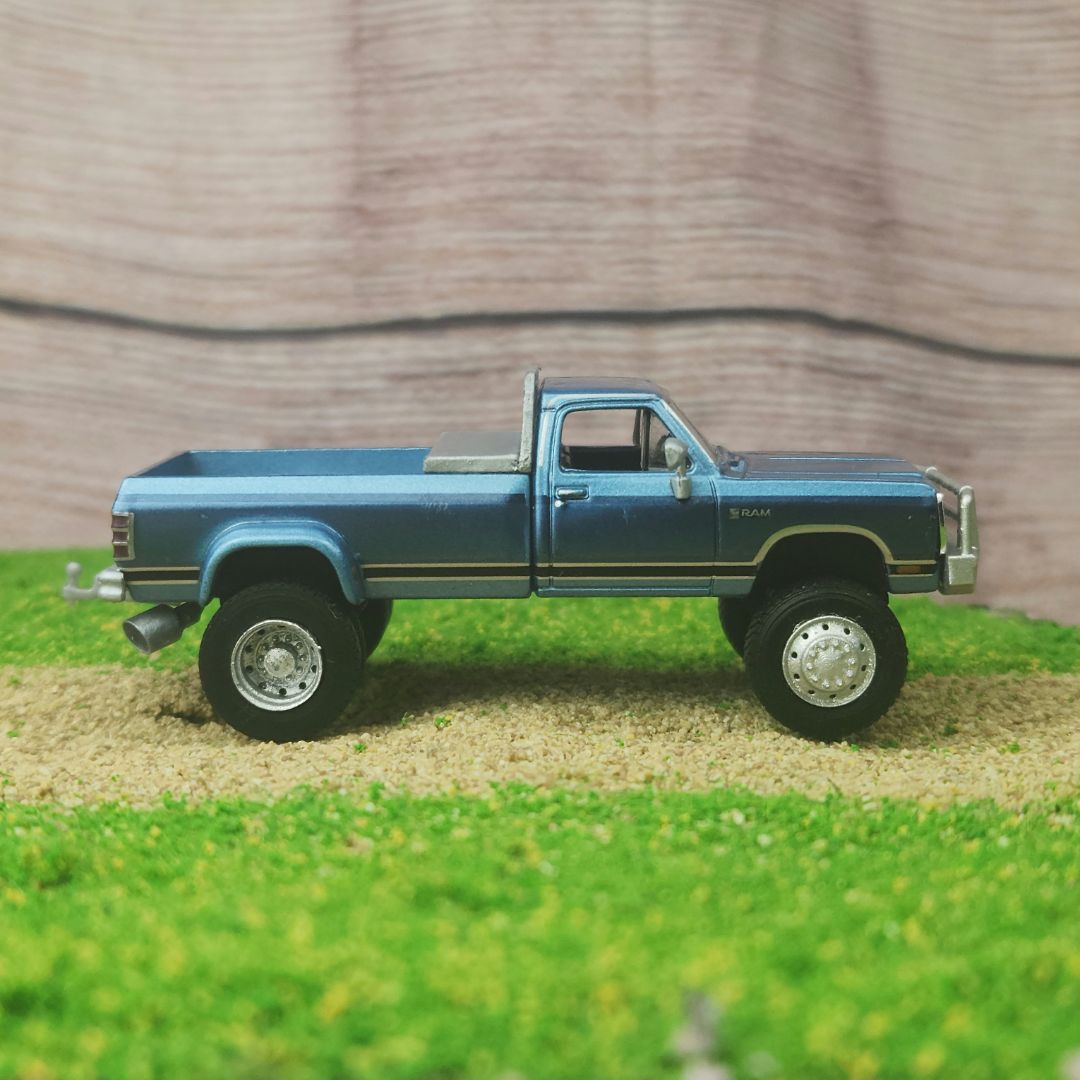 1:64 Scale Custom Lifted Dodge Ram D350 Dually on 22.5 Semi Wheels A/T Tires