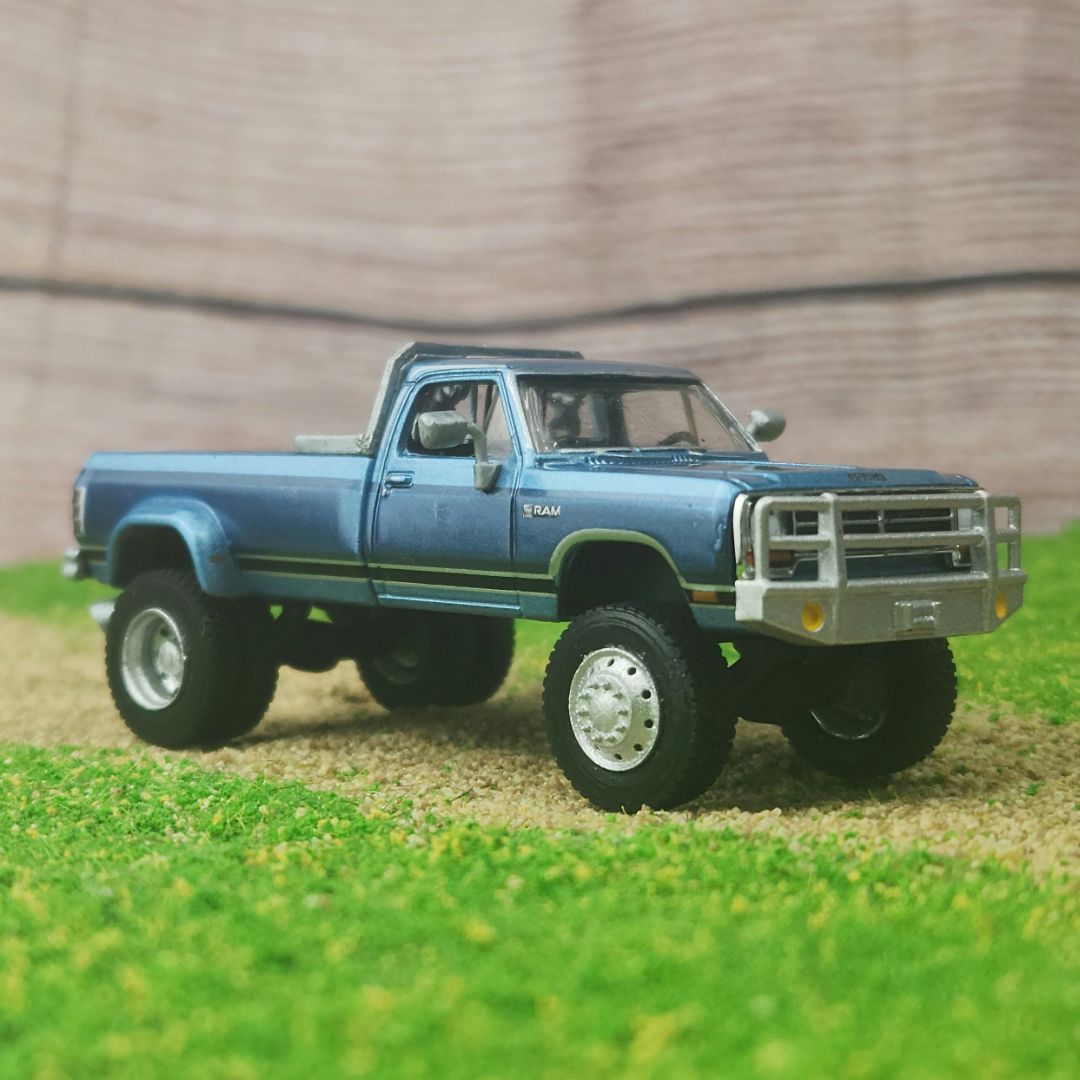 1:64 Scale Custom Lifted Dodge Ram D350 Dually on 22.5 Semi Wheels A/T Tires