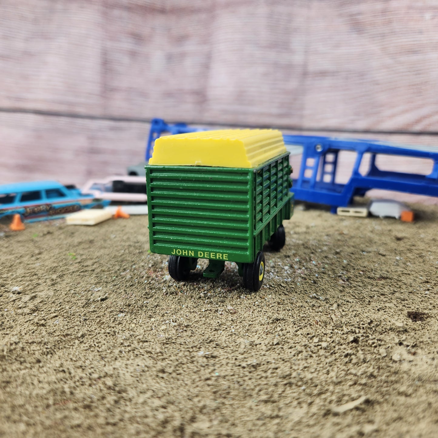 1:64 Ertl Covered Forage Wagon John Deere