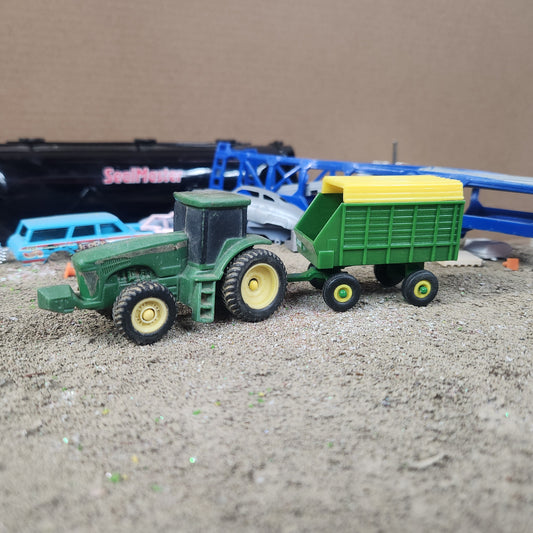 Ertl 1:64 John Deere Tractor with Forage Wagon