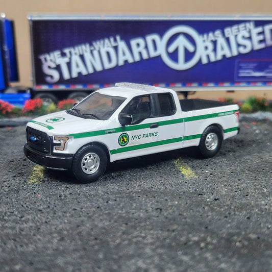 1:64 Scale Greenlight NYC Parks Ford F150 Park Ranger Truck with Lightbar