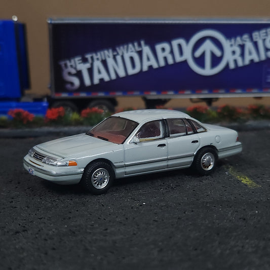 1:64 Scale Greenlight The X Files 1993 Ford Crown Victoria Unmarked Car