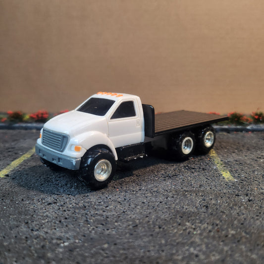 Ertl 1:64 Scale Unbranded Flatbed Truck White