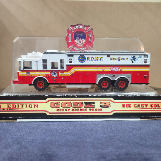 Code 3 1:64 FDNY Saulsbury Heavy Rescue 3 Apparatus #12701