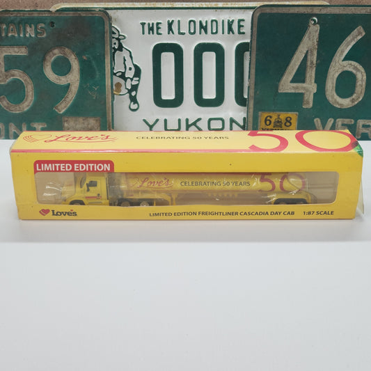 1:87 Tonkin Replicas Loves 50th Anniversary Freightliner Semi Truck Tanker Trailer Model
